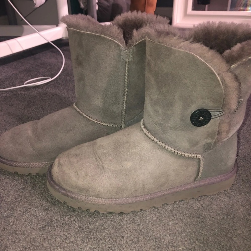 Gray bailey button uggs